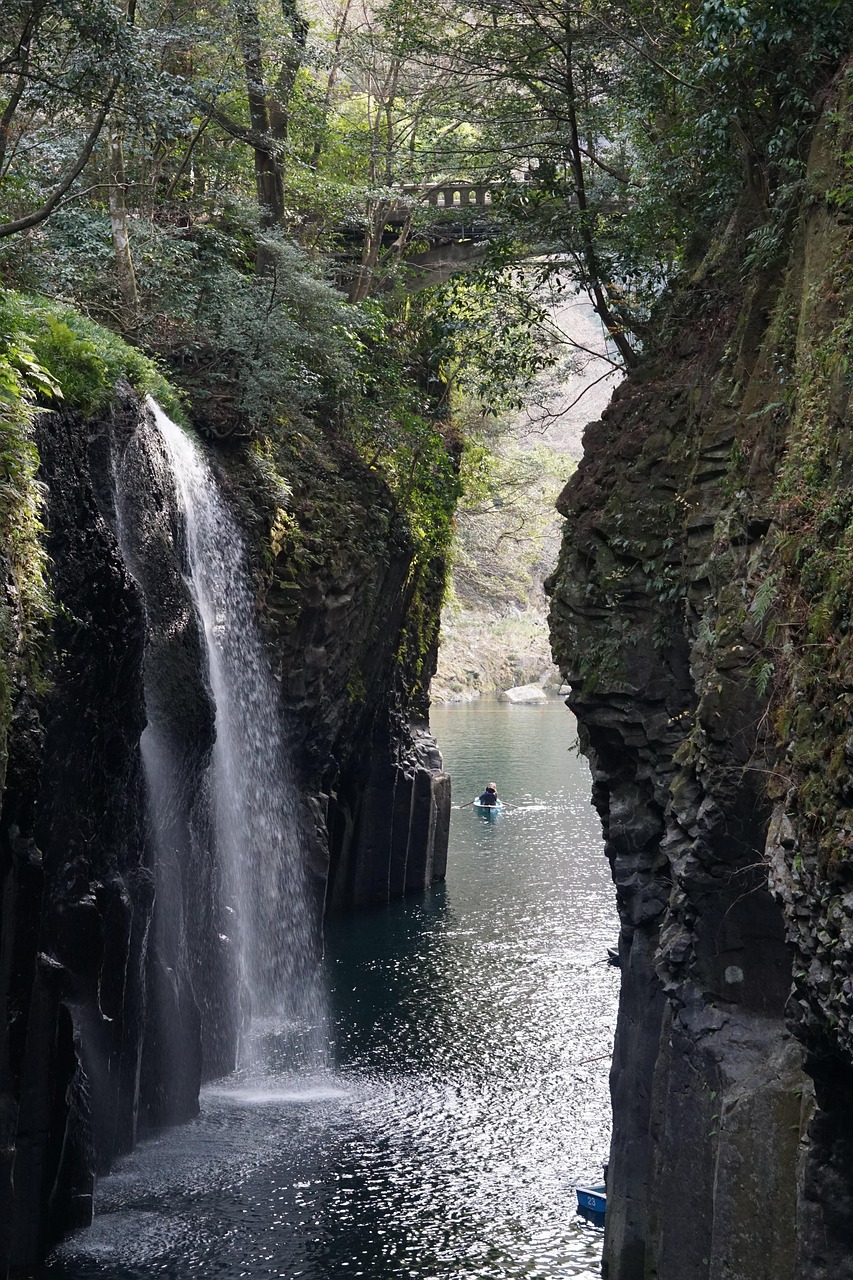 福岡から高千穂峡までのアクセス方法と観光スポットは？
